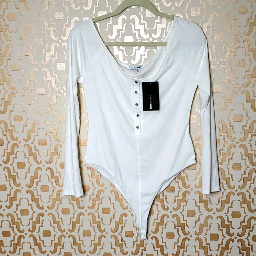 Fashion Nova / white bodysuit /